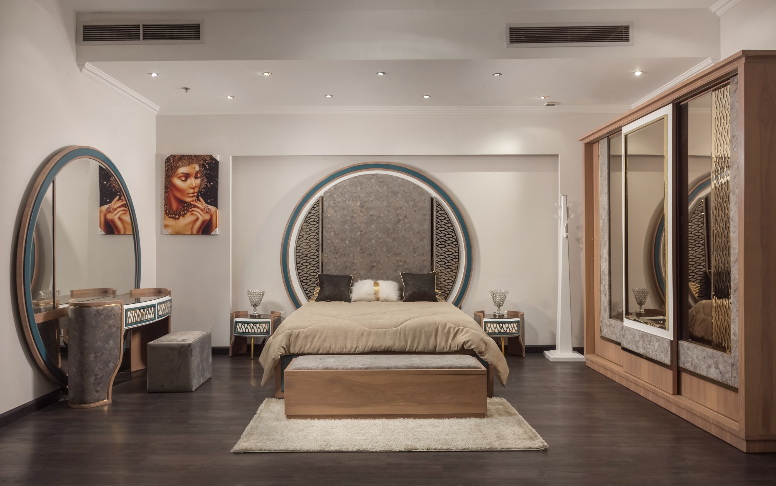1782057106_01.jpg Circle Master Bedroom - Image 1