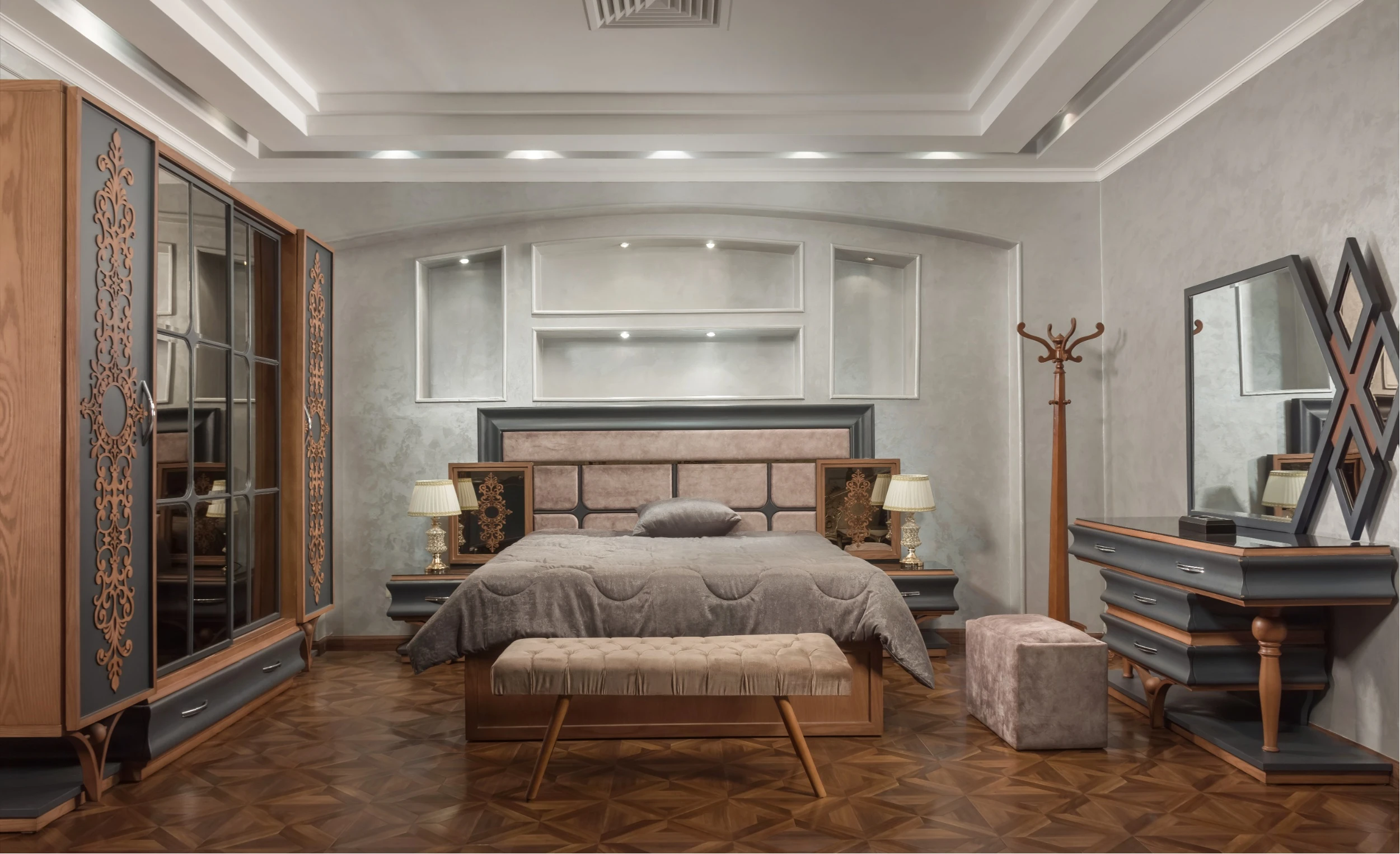 1782057599_35.jpg Royal Master Bedroom - Image 1