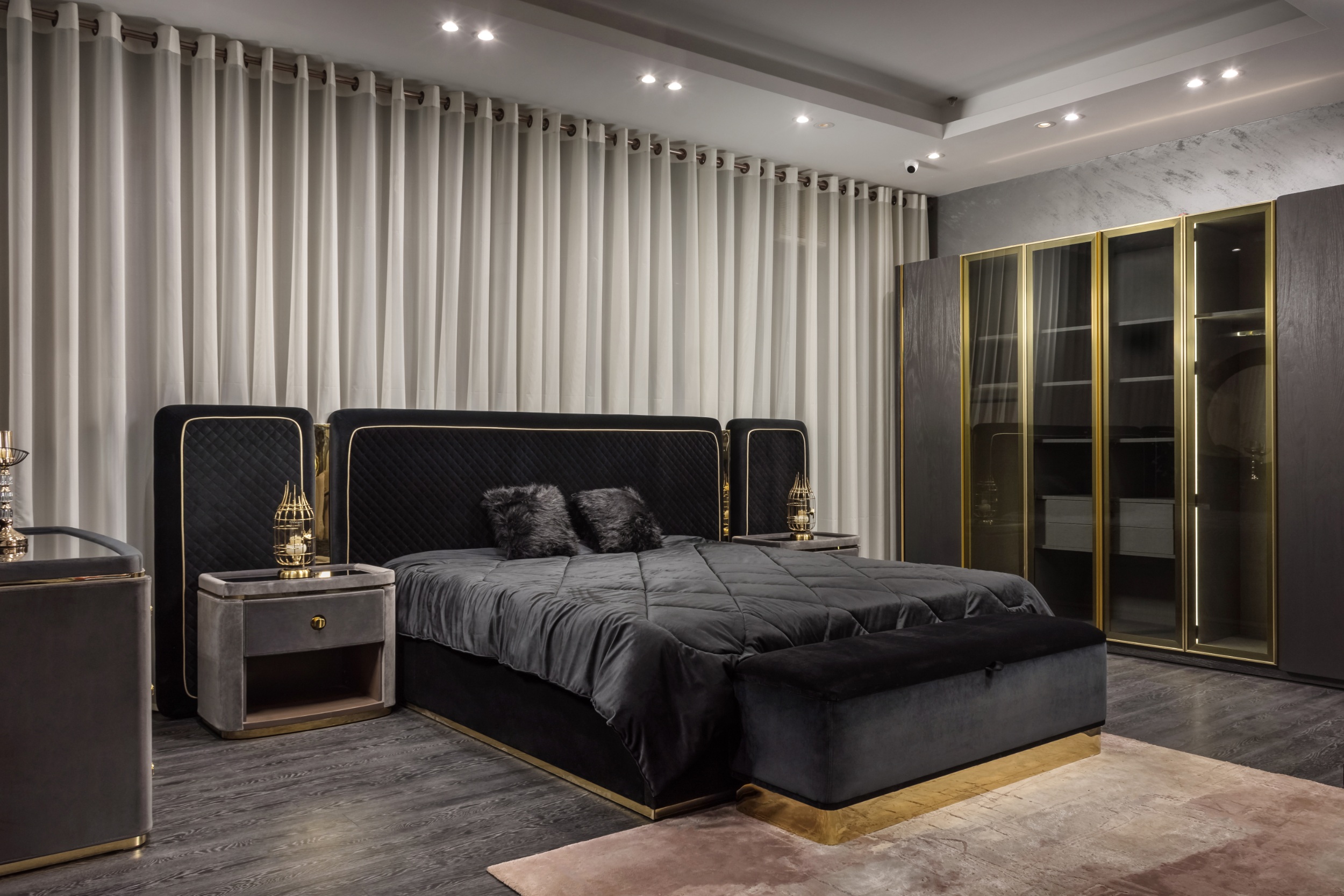 1782143328_01.jpg Black Master Bedroom - Image 1