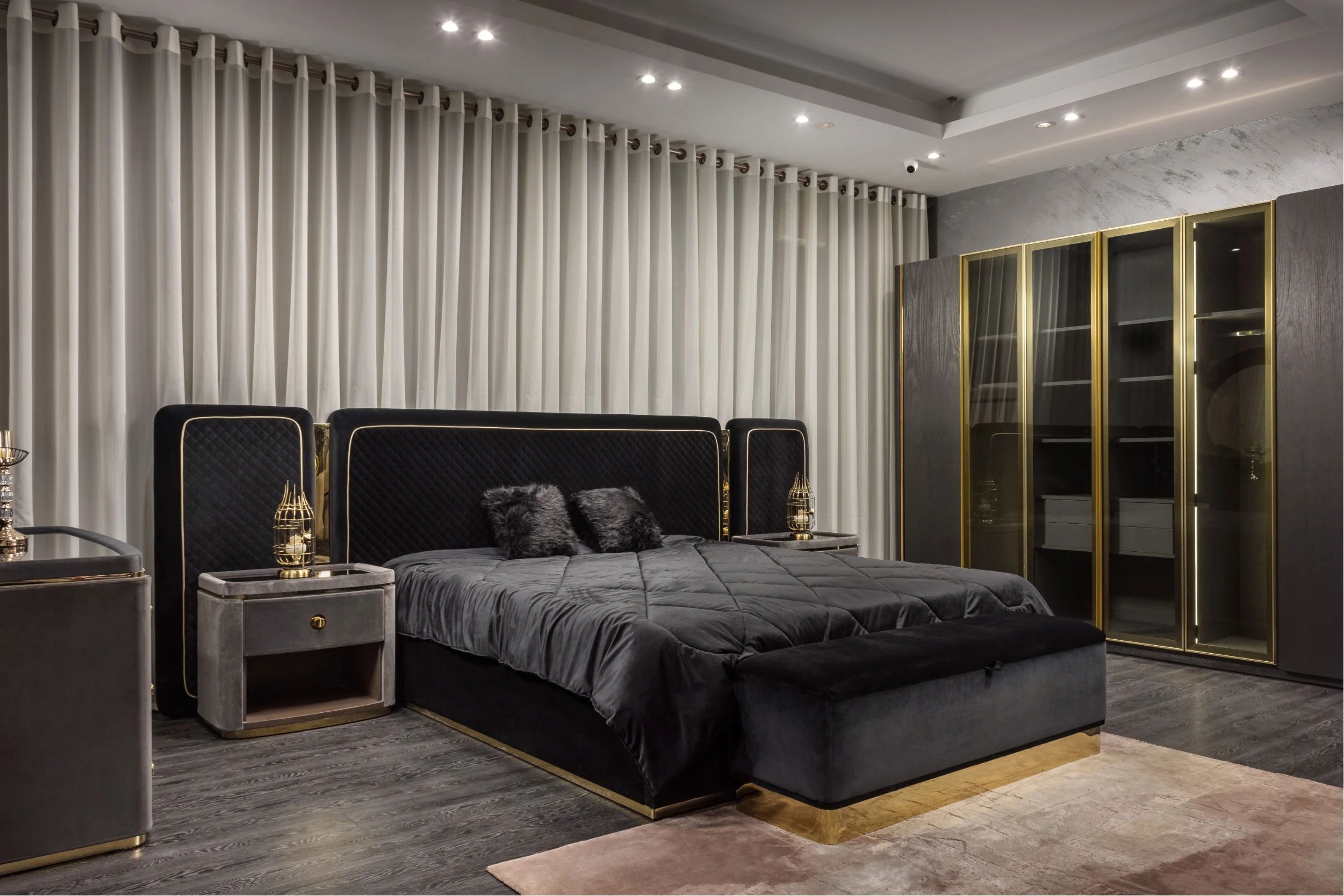 1782143328_01.jpg Black Master Bedroom - Image 1