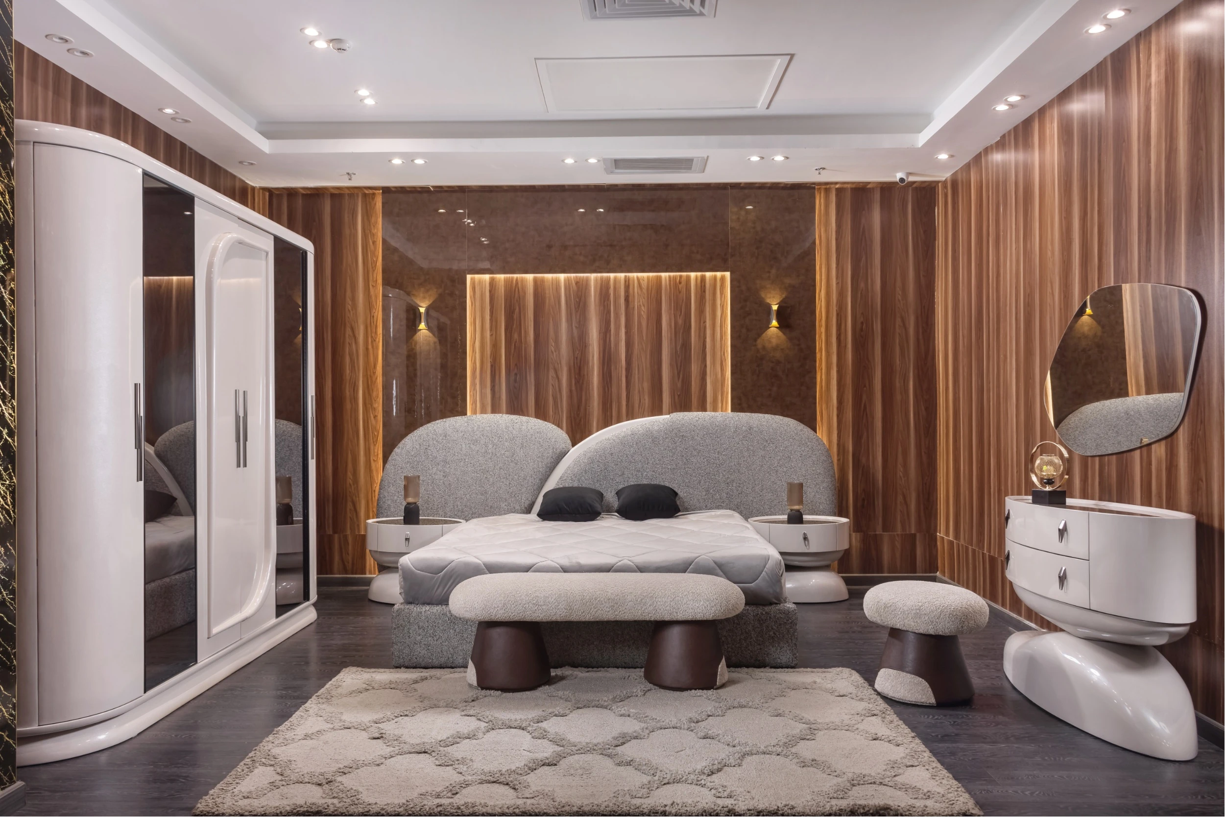 1782232293_07.jpg Titanium Master Bedroom - Image 1